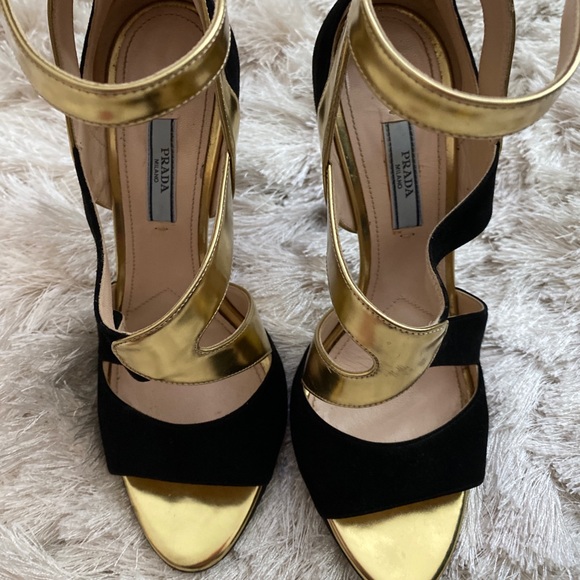 Prada heels in great condition. - Picture 3 of 3